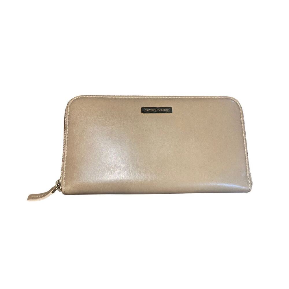 Burberry 100% Lamb Leather Full Zip Wallet NWT Luxury Accessories